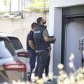 FOTO Oglasila se policija nakon dvostrukog ubojstva, istražitelji češljaju zgradu i 'garažu užasa'