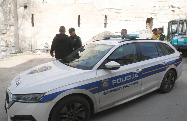 Split: Na radnika pala kamena gromada te ga priklještila, prevezen je u bolnicu