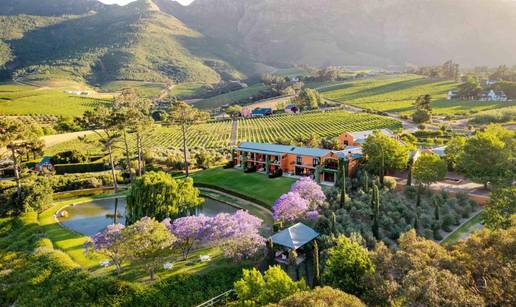 Luksuzni hotel izme&dstrok;u planina i vinograda nudi romantiku, mir i veli&ccaron;anstveno ure&dstrok;en interijer