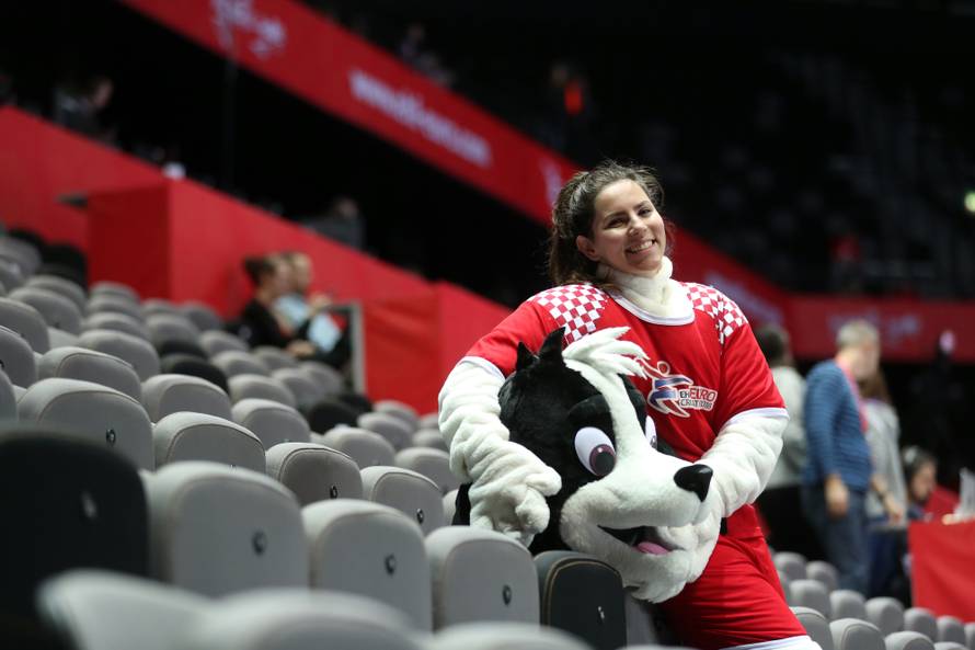 Tajna maskote: Otkrili smo tko je cura ispod kostima tornjaka