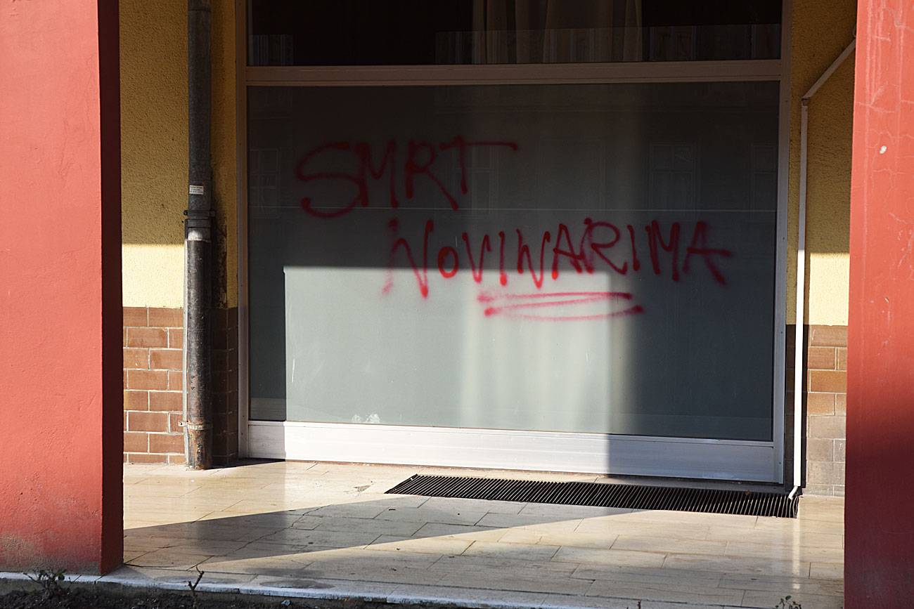 Sramotno: Na prostorijama KA portala osvanuo prijeteći grafit