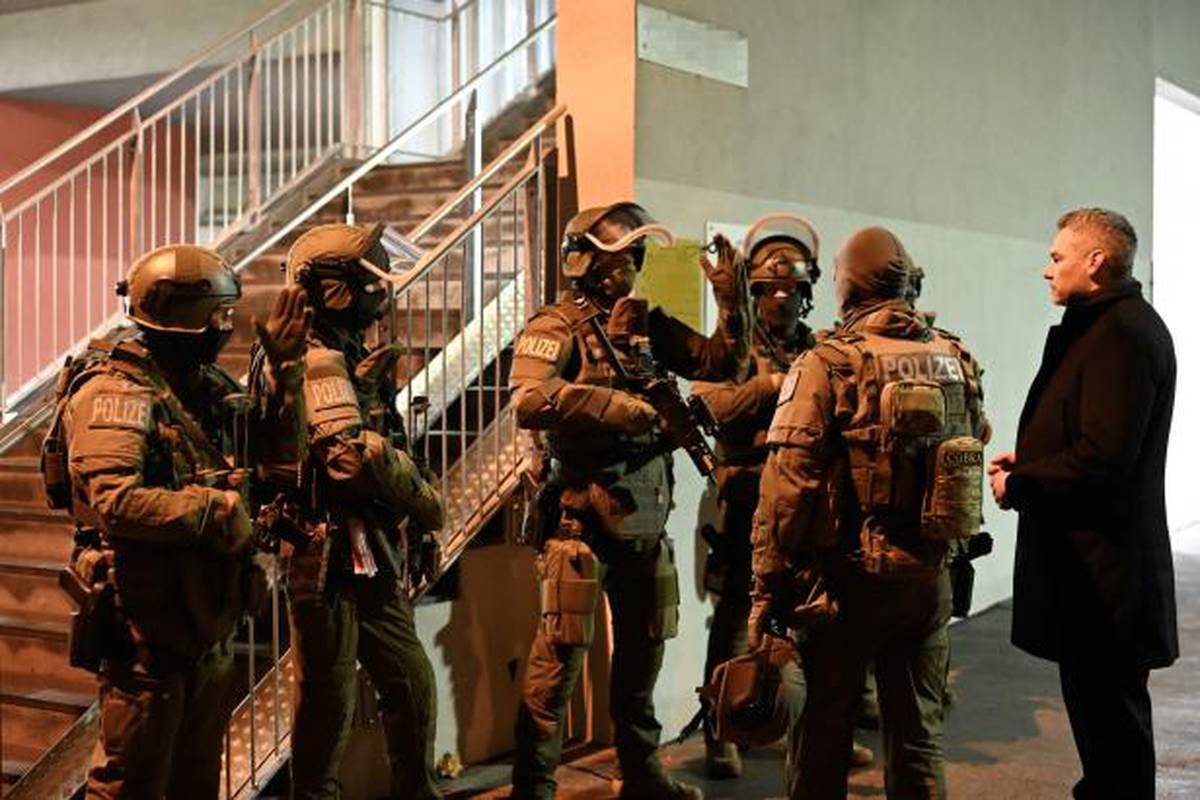 Lov na teroriste: Uhićeno 30 ljudi zbog sumnje na napad