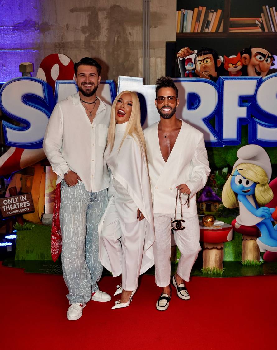 Maja šuput u zagrljaju svojih najmlađih fanova na premijeri