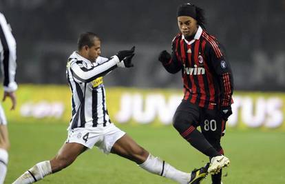 Milan deklasirao Juventus, Ronaldinho zabio dvaput