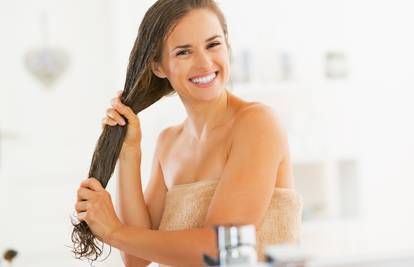 Kosu ne perite šamponom svaki dan: Može se oštetiti i lomiti se