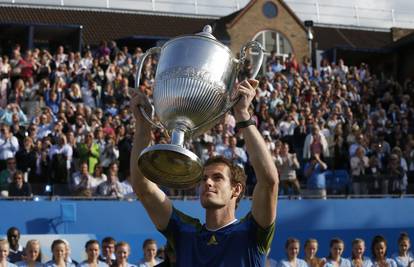 Murray pobijedio kišu i osvojio Queen's, Halle opet Federerov