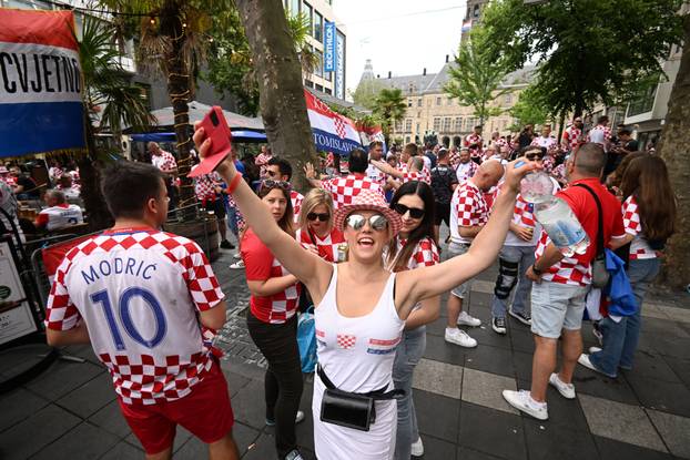 Navijačka atmosfera na ulicama Rotterdama  uoči večerašnje utakmice između Hrvatske i Španjolske