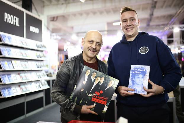 Zagreb: Mile Kekin potpisivao na potpisivanju svoje nove knjige "Soundtrack za život"