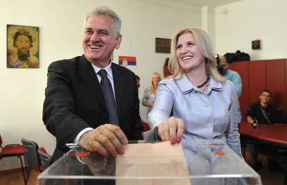 Ankete kažu da će Tadić dobiti 16 % više glasova od Nikolića
