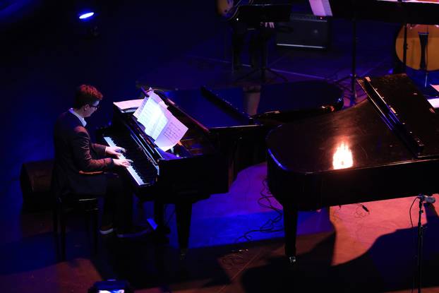 Zagreb: Jazz orkestar HRT-a i Miron Hauser uz osam istaknutih pijanista odali su počast Matiji Dediću 