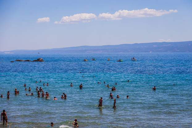 Split: Kupači na plaži Bačvice
