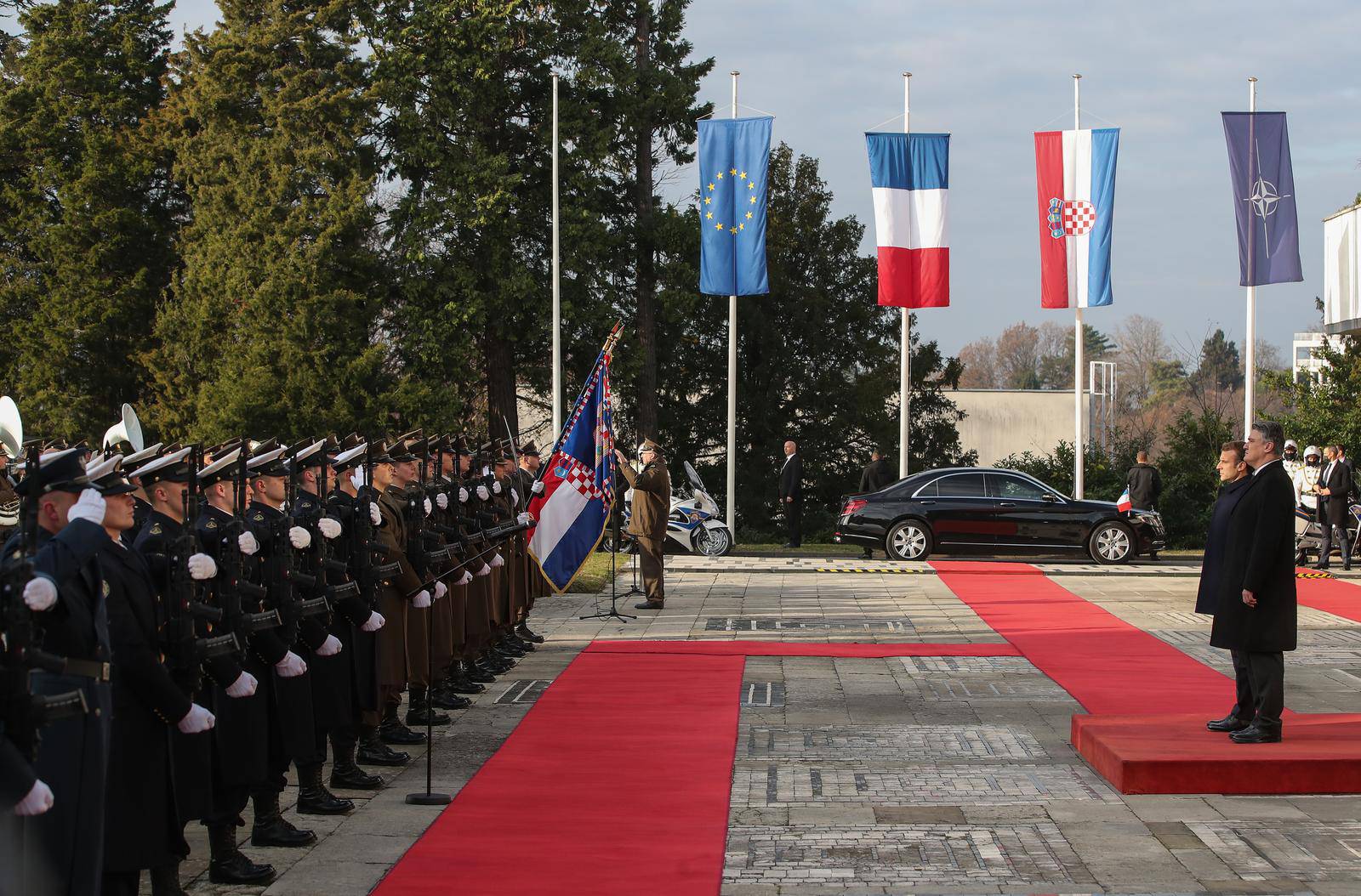 Zagreb: Svečani doček predsjednika Francuske Republike Emmanuela Macrona u Uredu Predsjednika Republike
