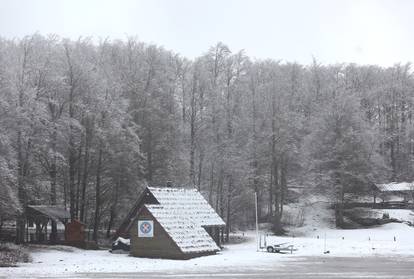 Pogledajte fotografije s Platka: Hladan val donio je novi snijeg