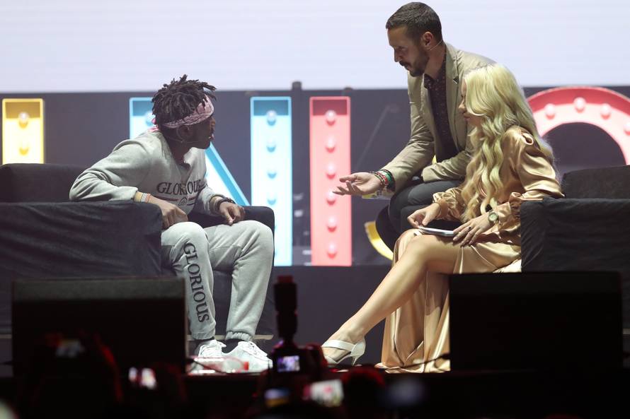 KSI oduševio krcatu Arenu: 'Trenutno sam slobodan dečko'