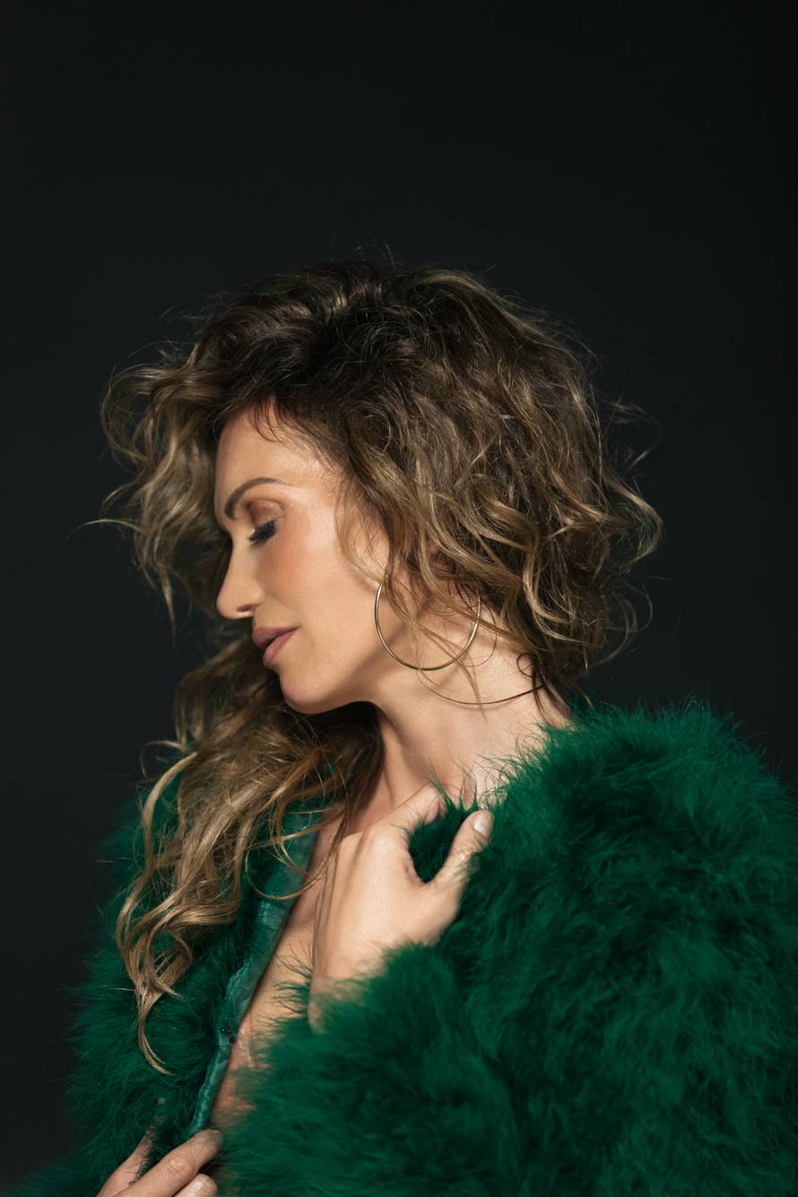 Bivša pjevačica Karme: Puna sam energije i vraćam se glazbi