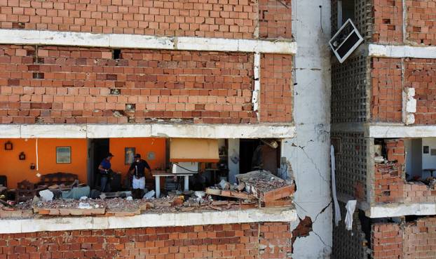 Aftermath of earthquakes in La Guaira
