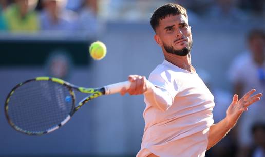Dino Pri&zcaron;mi&cacute; gubio pa potpuno slomio Australca za debitantsku pobjedu na Wimbledonu