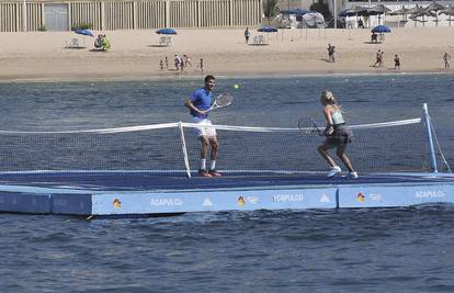 Dimitrov i Bouchard igrali tenis na splavi pa se okupali u moru