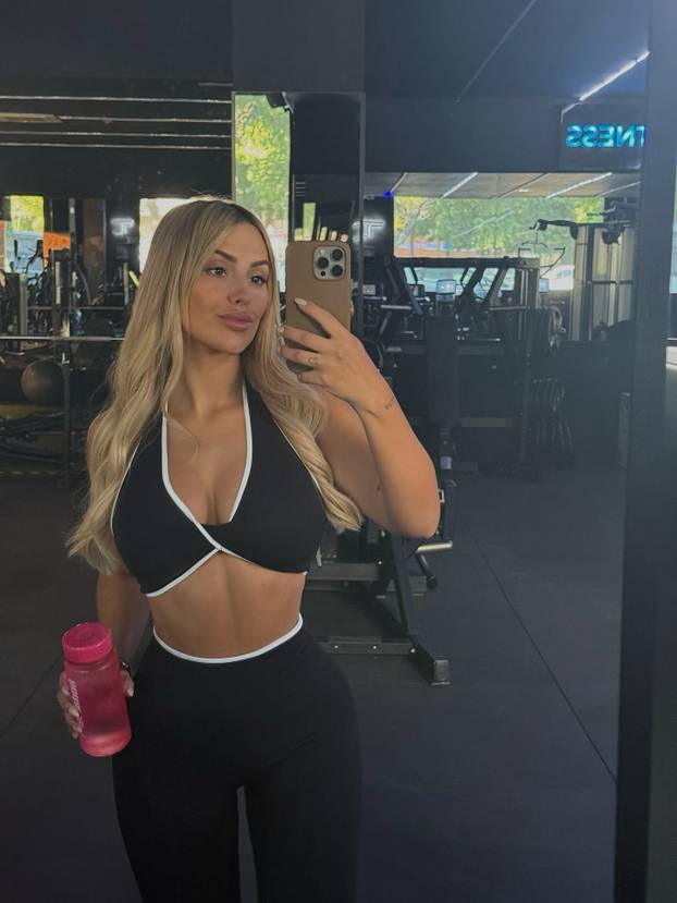 FOTO Koktel ljubavi realovaca i fatalne plavuše: Jedan s njom bio u vezi, drugi ju počeo dejtati