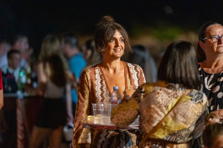 Zaton: Zatonsko ljeto,  koncert Maje  Suput