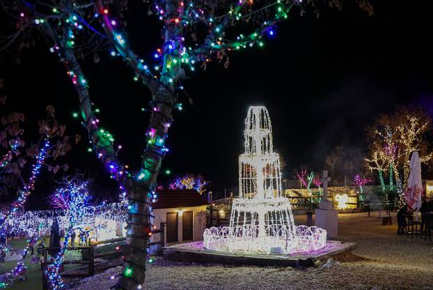 Božićno selo u Gornjem Docu