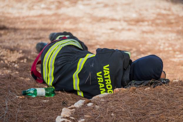 24sata Milna: Reportaža s opožarenog područja otoka Brača