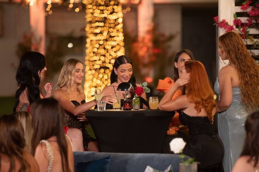 'Savršeni' su damama podijelili bijele ruže: 'Ovo je samo potvrda da osjećamo isto...'