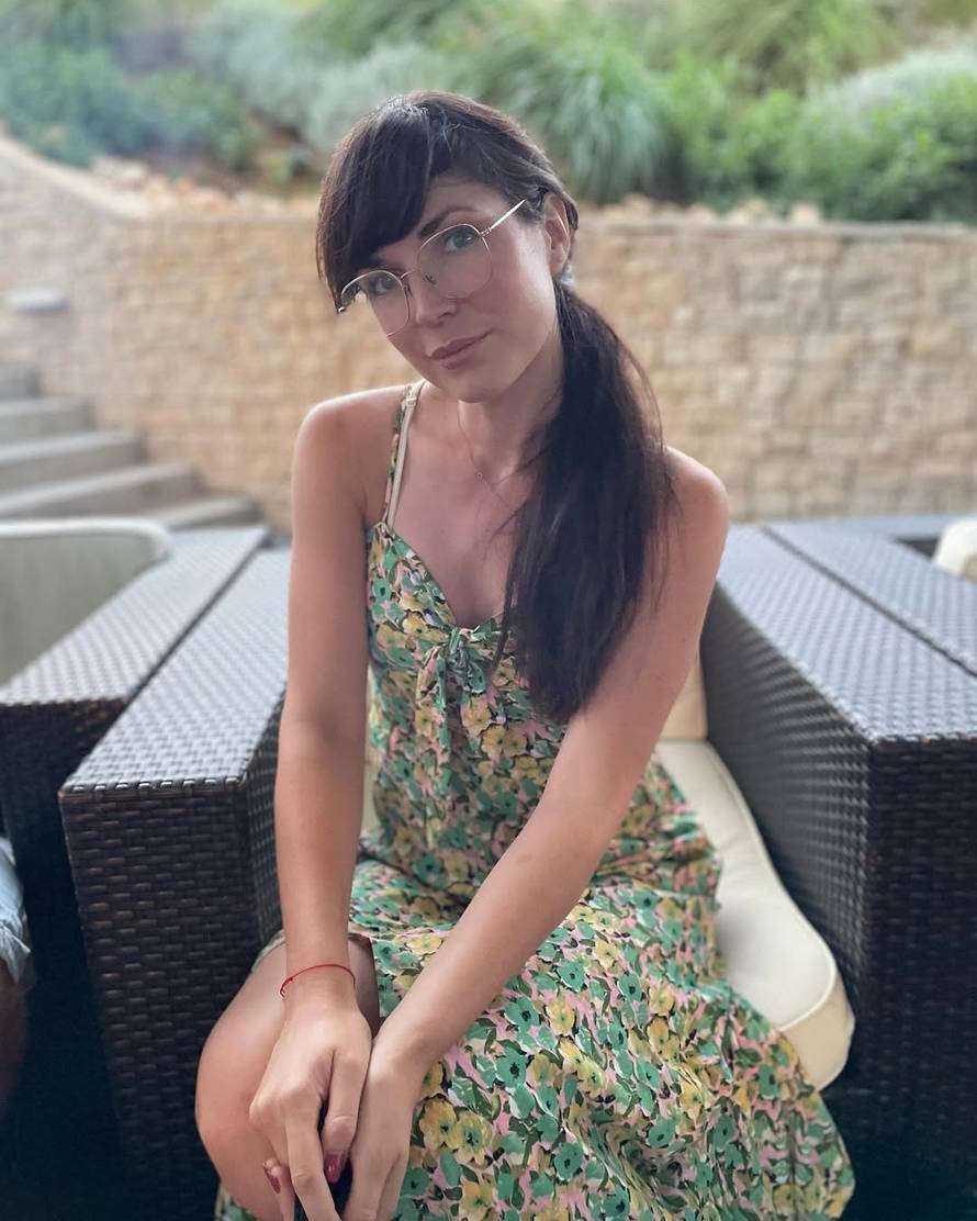 Klara iz Braka na prvu ima novu karijeru: Ugrađuje trepavice