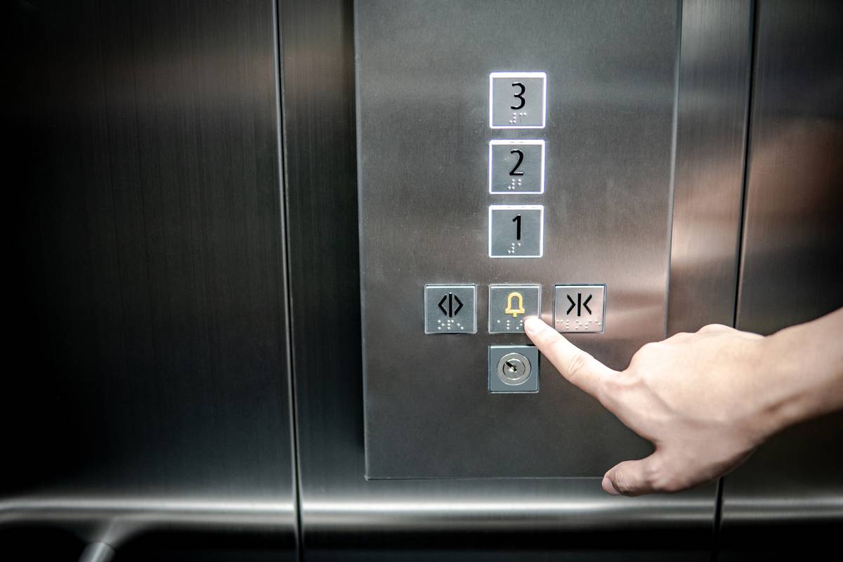 To je obična prevara: Jedan je gumb u liftu koji ničemu ne služi