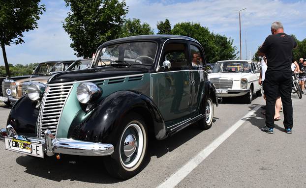 Šesti Međunarodni oldtimer susret u Slavonskom Brodu