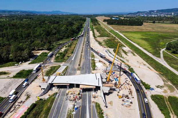 Zagreb: Snimke iz zraka rušenja starog Motela Plitvice na zagreba?koj obilaznici 