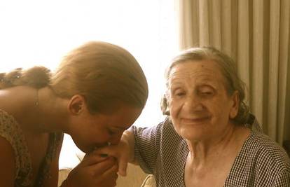 Meryem tuguje: Ne znam kako ću dalje živjeti bez svoje bake