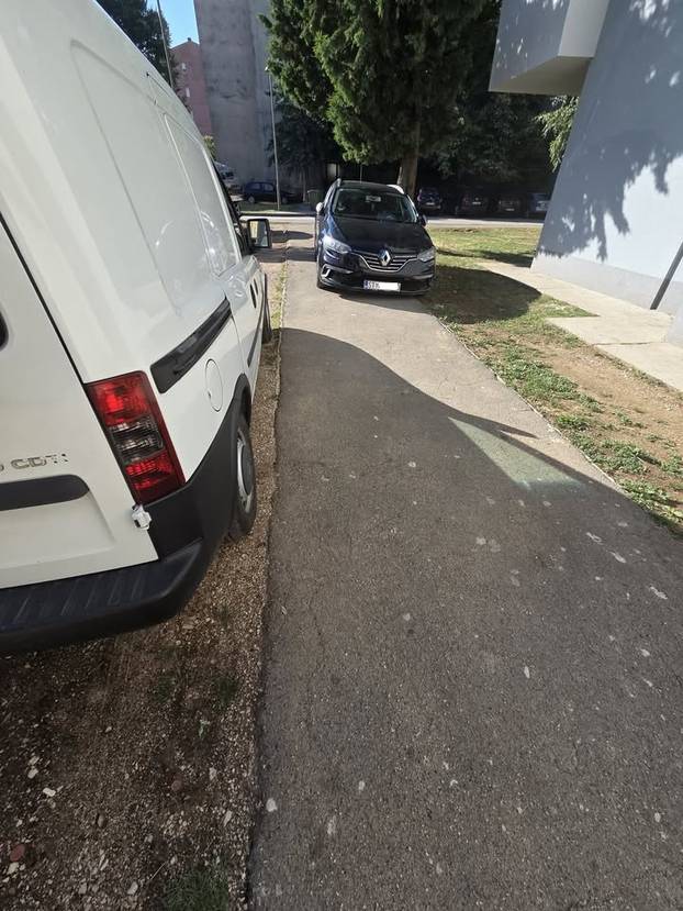 FOTO Ako trebate savjet kako (ne) parkirati, pogledajte ove bisere! Od ovoga boli glava