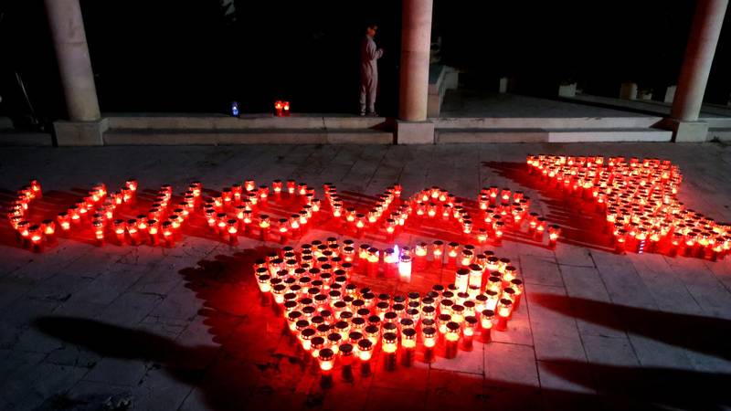 FOTO Hrvatska za Vukovar i Škabrnju. Građani diljem zemlje pale svijeće za pale heroje