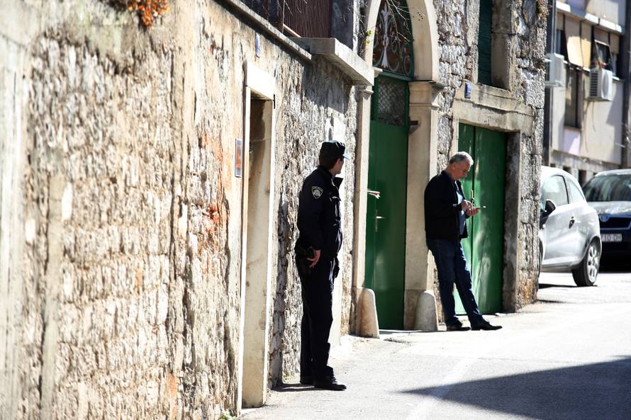 Zekanoviću nacrtali svastike na kući: 'Majci mi je pozlilo...'