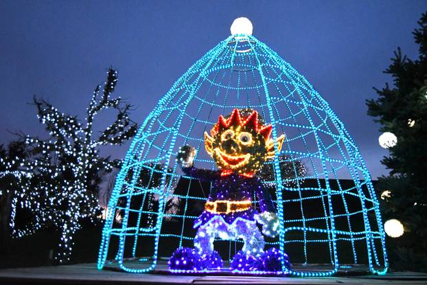 Magično Božićno blagdansko imanje obitelji Salaj zabljesnulo je u punom sajaju