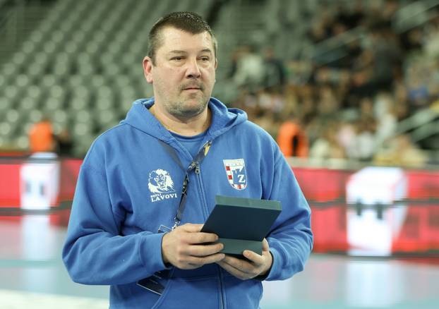 Zagreb: Zagrijavanje igrača uoči početka utakmice RK Zagreb i Paris Saint-Germain