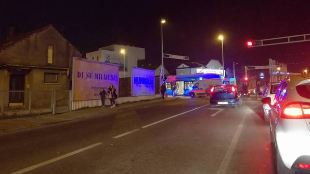 Sudarili se tramvaj i auto u Zagrebu: Troje ljudi ozlijeđeno