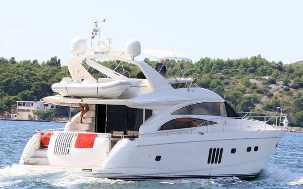 Šibenik: Željko Kerum sa suprugom Fani uživa na jahti