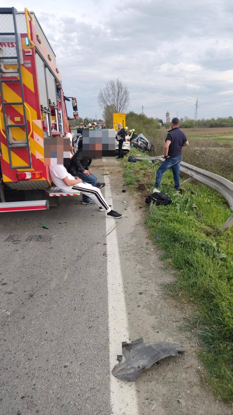 FOTO Teška nesreća kod prijelaza Stara Gradiška: Teretnjak naletio na 15 auta