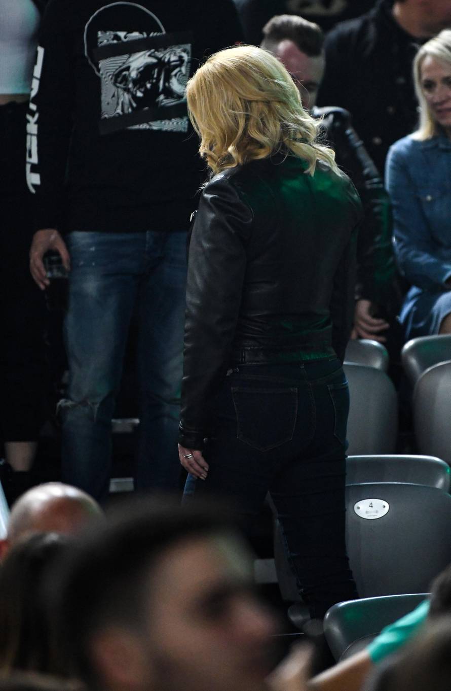 Zagreb: Predsjednica u trapericama i koÅ¾noj jakni na rock koncertu Prljavog kazaliÅ¡ta