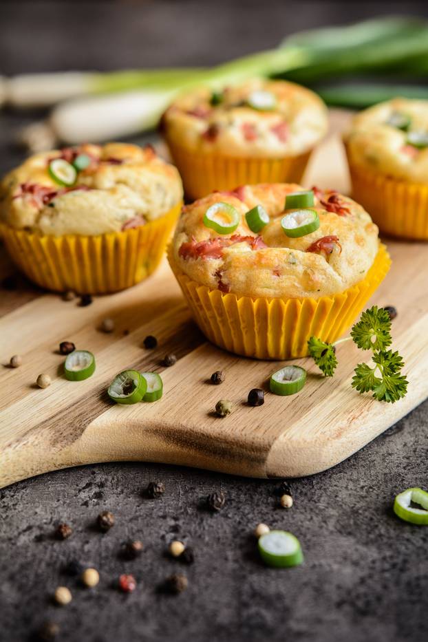 Salty bacon muffins with onion