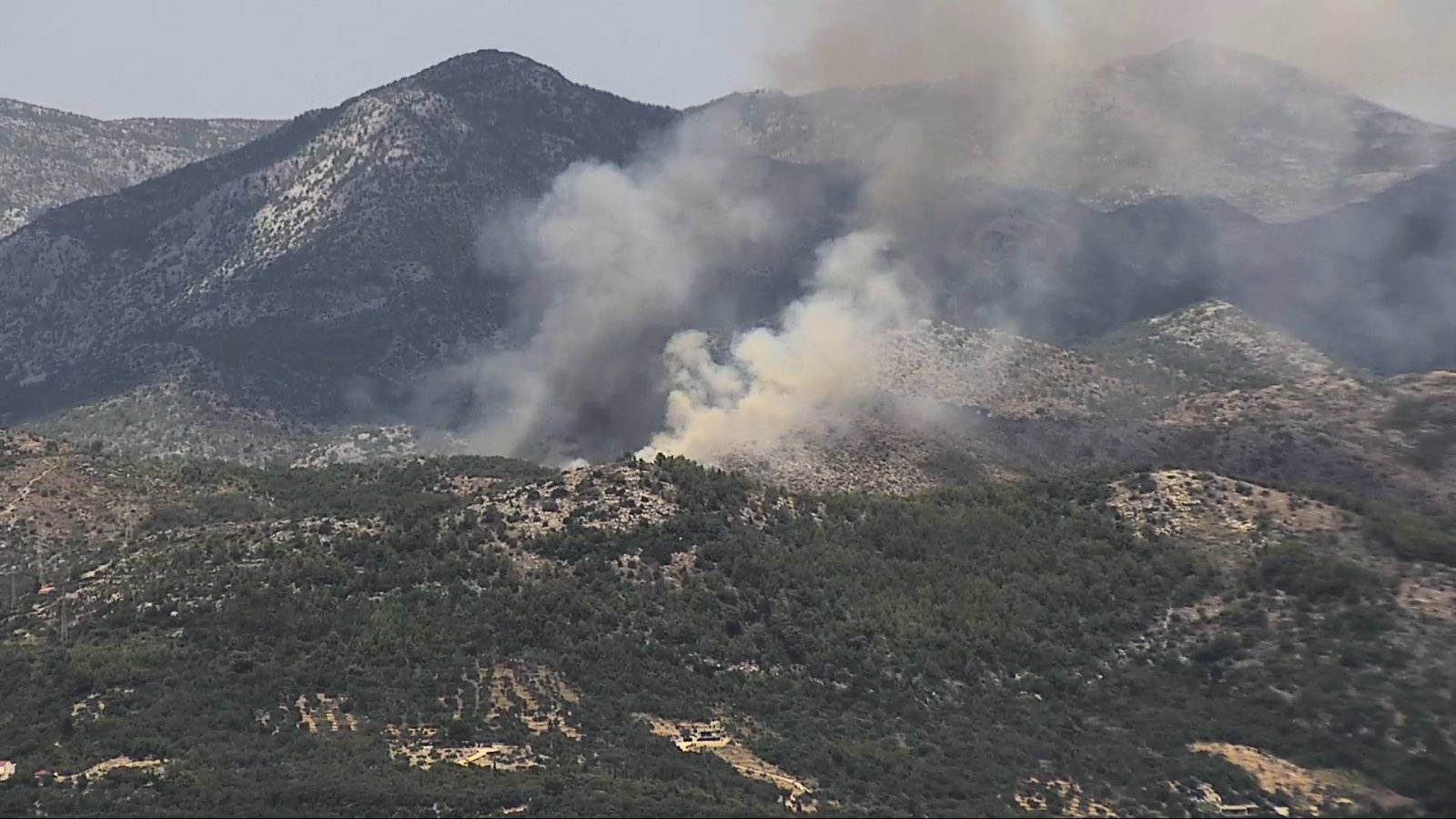 Vatrogasce koji gase požar kod Dubrovnika čeka duga noć: Bura nam otežava, ostajemo do sutra