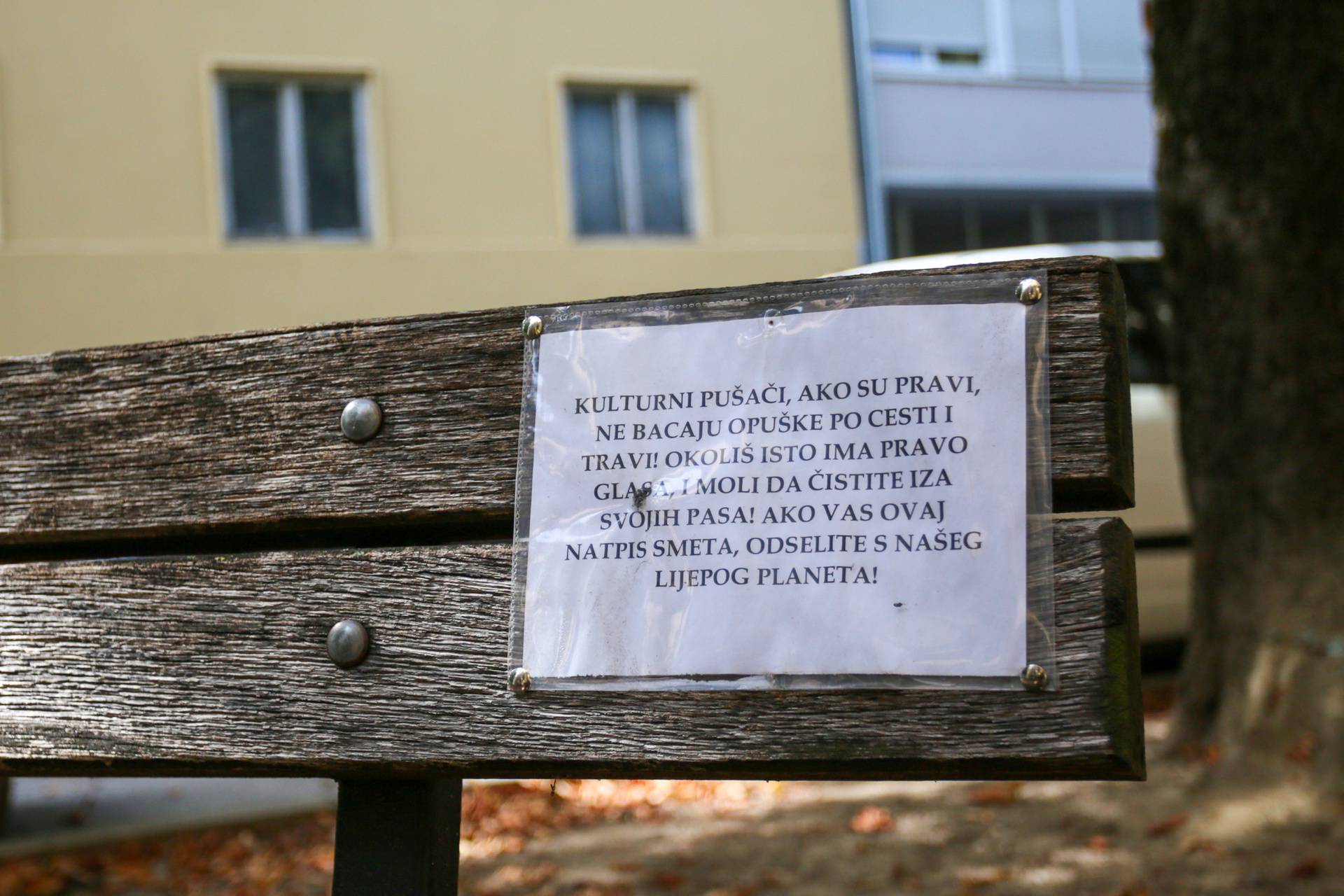 Zagreb: Zanimljiva poruka upućena pušačima i vlasnicima pasa
