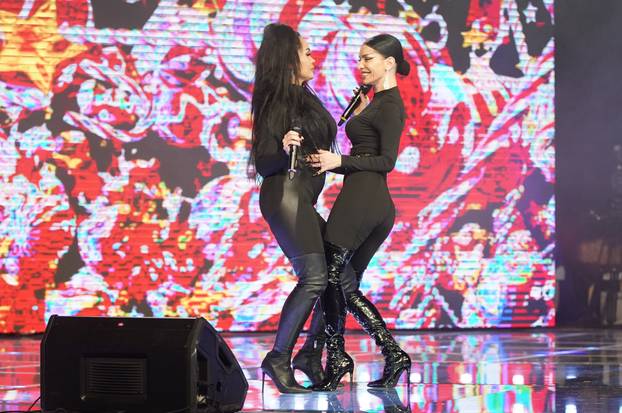 Beograd: Provokativan nastup u "Novogodišnjoj Elitoviziji" Ane Nikolić javnosti poznate i kao Mika Vasić 