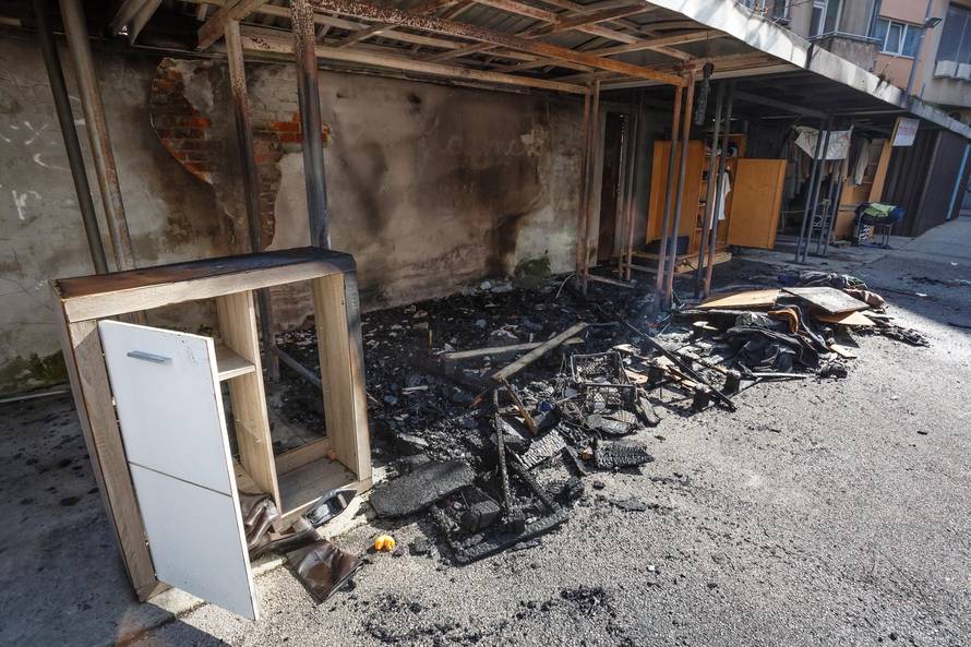 Zagreb: Zapaljen otvoreni ormar u kojem su graÄani ostavljali odjeÄu onima kojima je potrebna