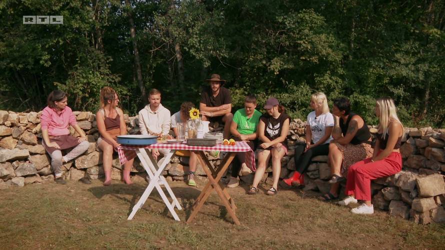 Počinje nova faza natjecanja u 'Farmi': Darko se vratio pa se svi podijelili u dvije obitelji...