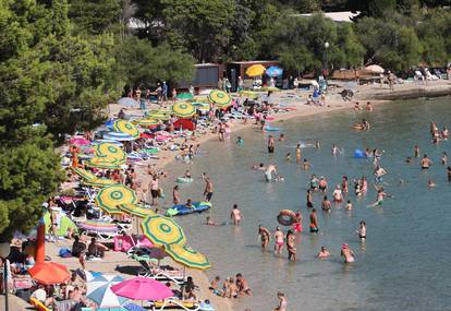 FOTO Prepune plaže u Vodicama