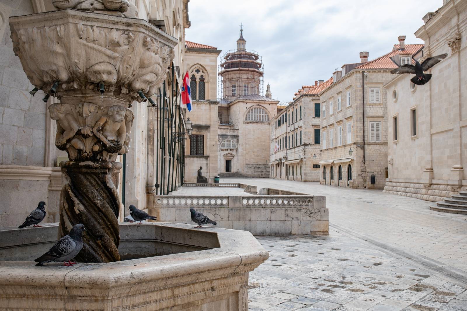 Sablasno prazan Stari grad Dubrovnik