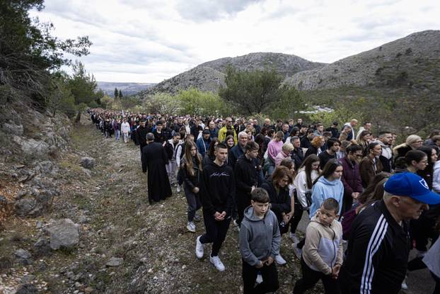 Mostar: Brojni vjernici sudjelovali na križnom putu